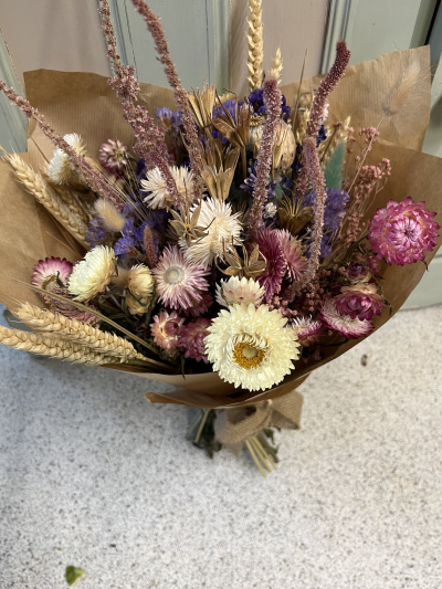 Pink mix dried flower bouquet - Mix of ever lasting dried flowers in pink neutral and lilac